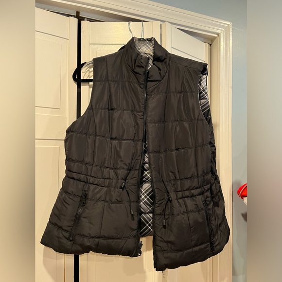 NWOT reversible puffer vest size 18/20 - Picture 3 of 3